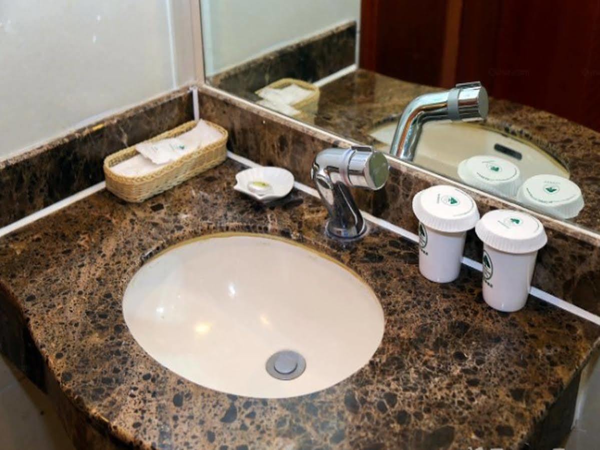 Greentree Inn Jiangsu Wuxi Hubin Business Street Business Hotel Exterior photo